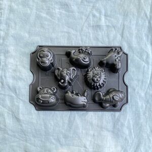 Nordic Ware Zoo Friends aluminum 3 cup mini cake pan lion giraffe elephant